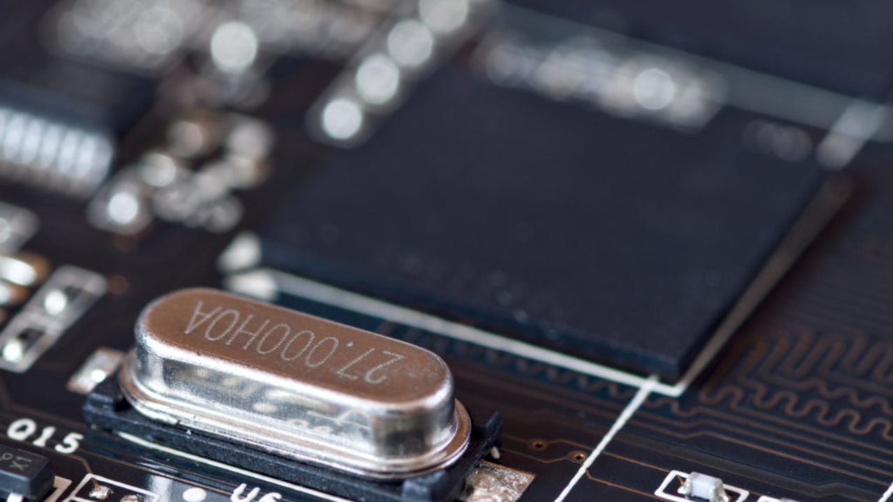 5 Reasons to Choose Huixun for Custom Quartz Crystal Solutions